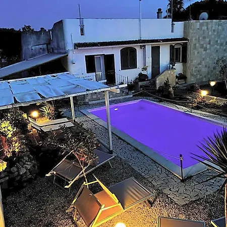 Romina Bed & Breakfast 4*