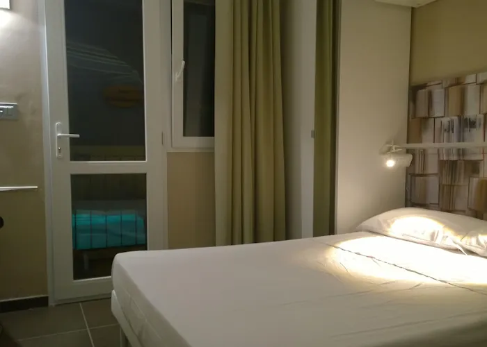 Romina Oda ve Kahvaltı 4*